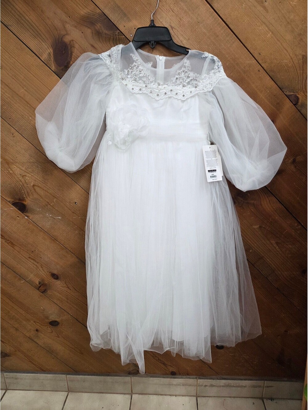 Pariltim Elegant White Tulle Dress with Floral Detail SIZE 11.  New